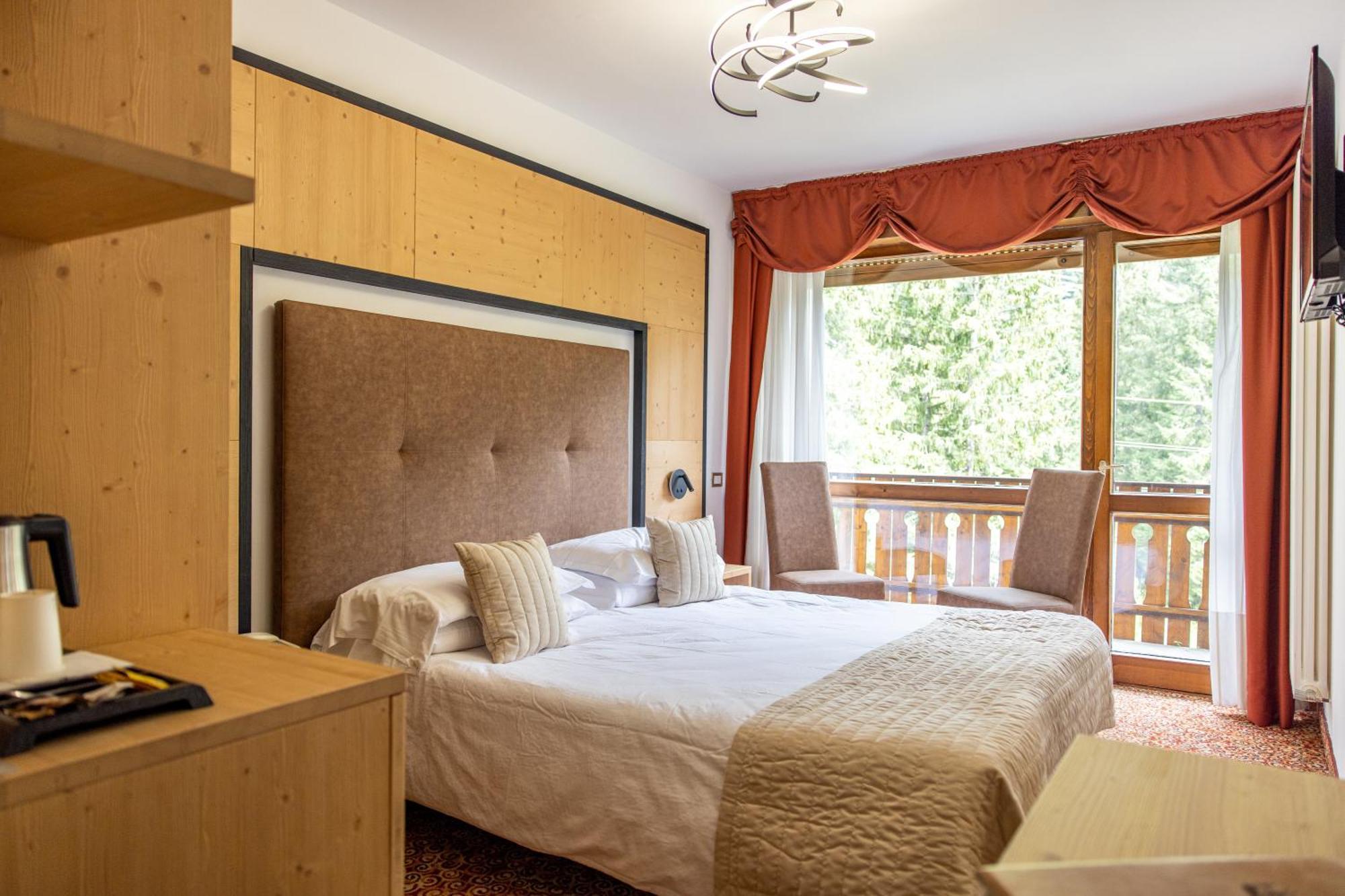 Hotel Europa San Martino Di Castrozza Exteriör bild